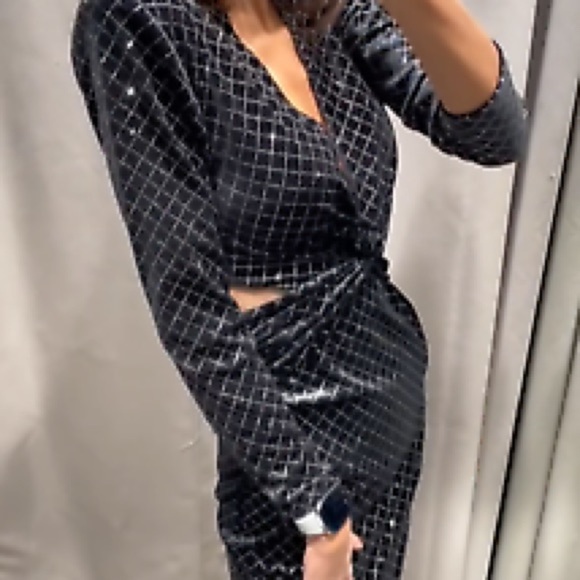 NWT. Zara Black Sparkly Velvet Midi Dress with V-neck. Size S. - Picture 5 of 10